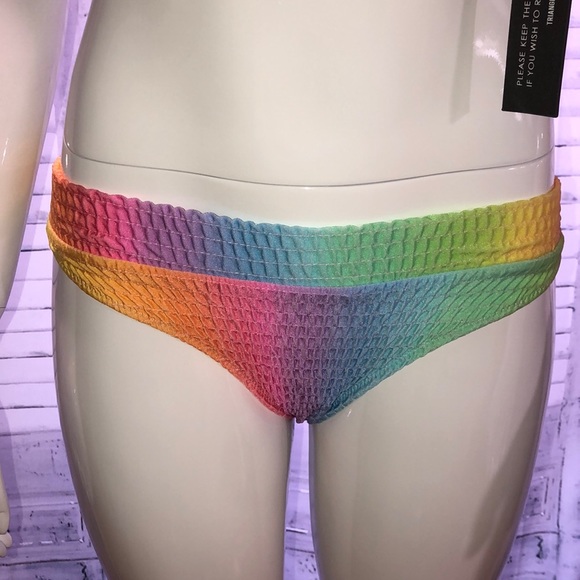 Rare Rainbow ruffle style swimsuit Set. (P7) - Picture 4 of 7